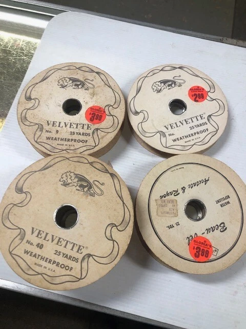 4 carretes - Cinta de terciopelo rojo vintage resistente a la intemperie velvette satinado hecho en EE. UU. Foto 4 de 4