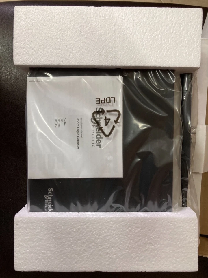 Schneider UB3-434 room logic gateway - Imagem 2 de 4