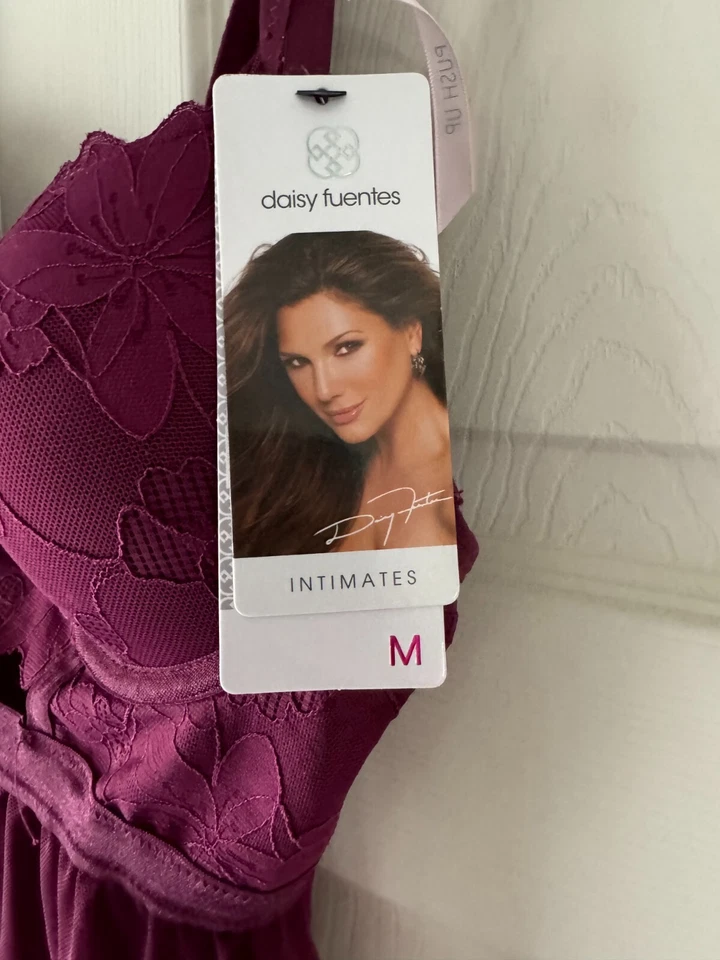 Babydoll Daisy Fuentes encaje longline taza moldeada DF2488 PRECIO DE VENTA SUGERIDO POR EL FABRICANTE $58 mediano NUEVO con etiqueta Foto 4 de 4