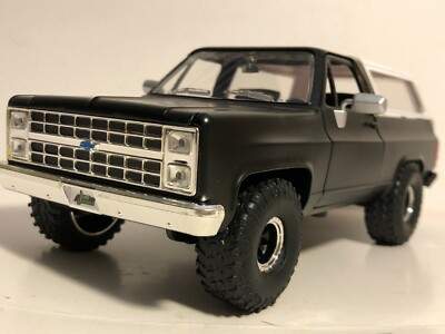 JADA JUST TRUCKS 1980 CHEVY BLAZER MATTE BLACK / WHITE 1:24 OFF