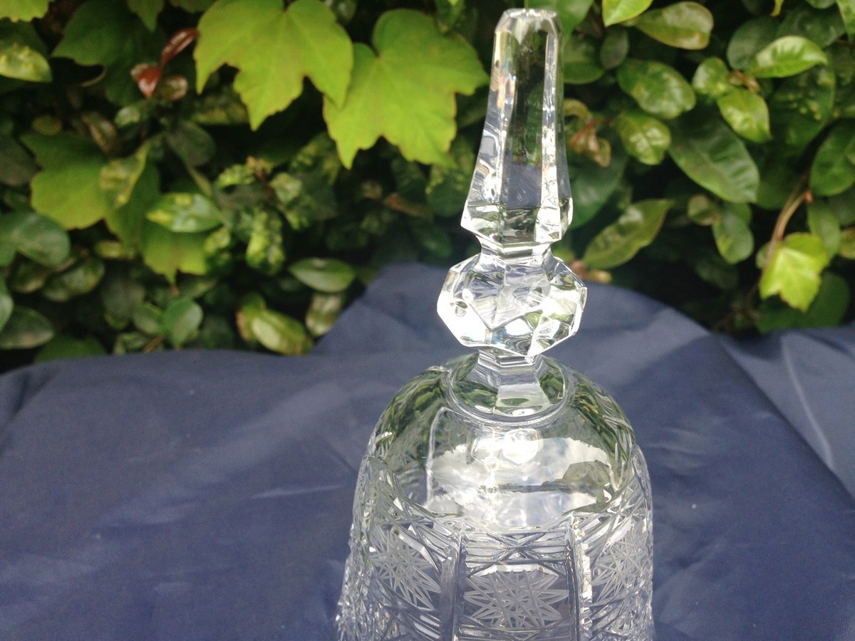 L.W.C.−Love To Share（Crystal Bell 01) BOHEMIA QUEEN LACE HAND CUT 24% LEAD CRYSTAL BELL 6