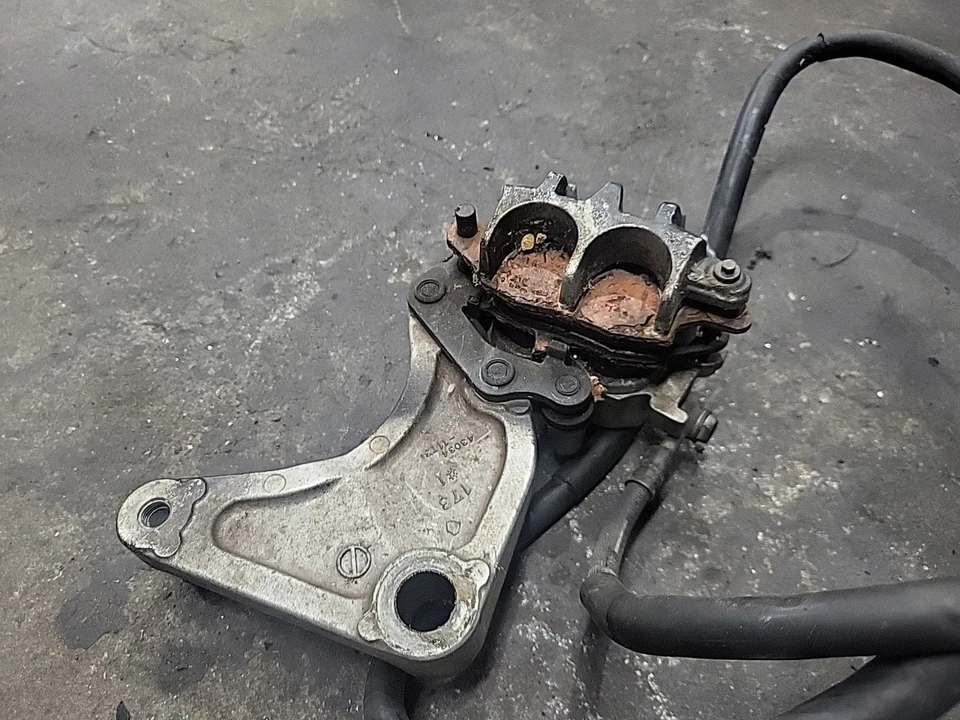 Kawasaki Vulcan Mean Streak VN 1500 02 03 2002 2003 OEM Rear Brake Caliper Mount - Image 4 of 4