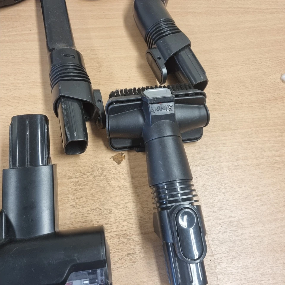 shark stratos cordless vacuum cleaner With Loads Of Attachments Faulty - Image 3 of 4