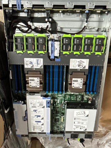 CISCO UCSC-C220-M5SX with 2 x Xeon bronze intel 3106 128GB RAM 2 DRIVE 120GB SS - Picture 6 of 7