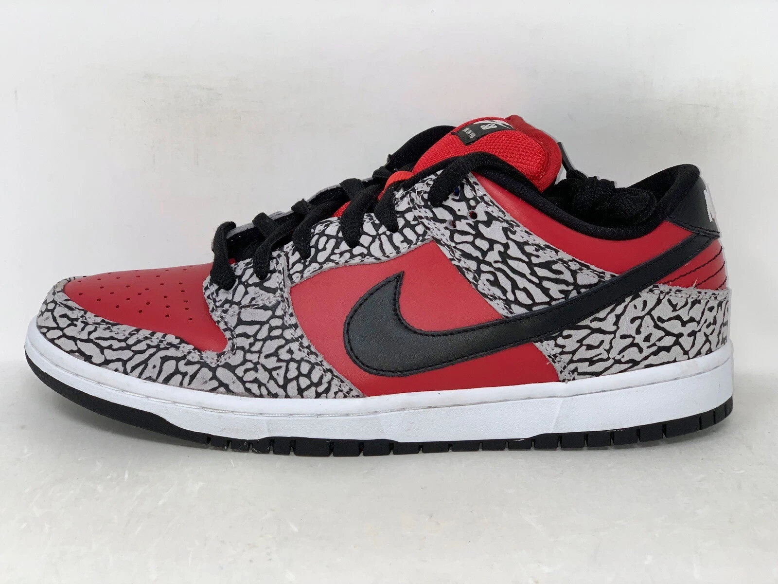 Baskets Nike SB Dunk Low x Supreme en ciment rouge, taille 10 neuves dans leur boîte 313170 600