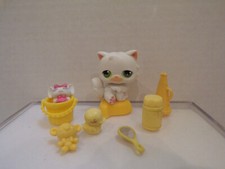 Littlest Pet Shop 15 Persian Cat White Pink Green Eyes Red Magnet Accessories