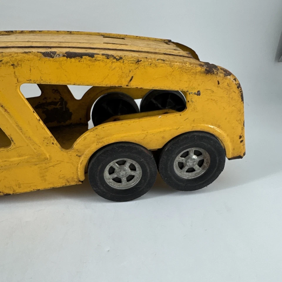 Vintage Structo Car Transporter Semi Yellow Pressed Steel Trailer 16”L x 4.5”W - Image 4 of 4