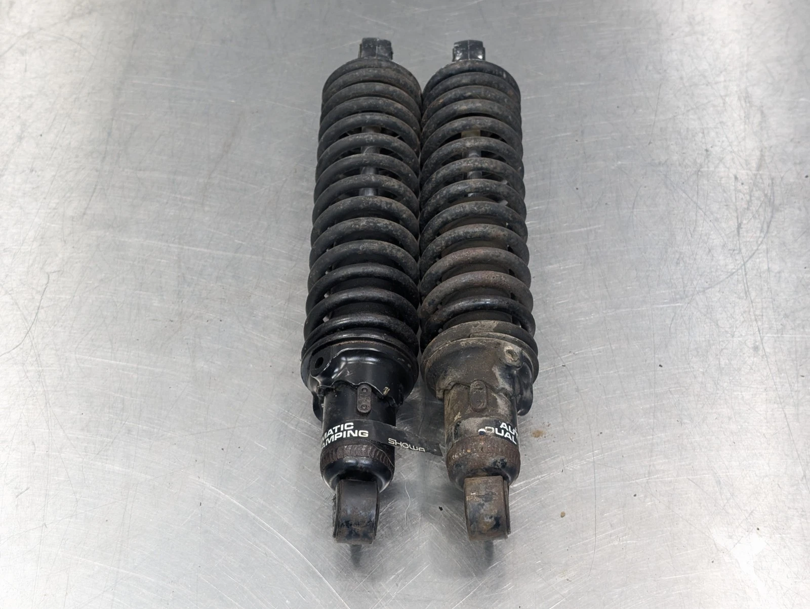 Suzuki GS650E 1981-1982 OEM Rear Shock Coil Over Set Pair 62100-34520