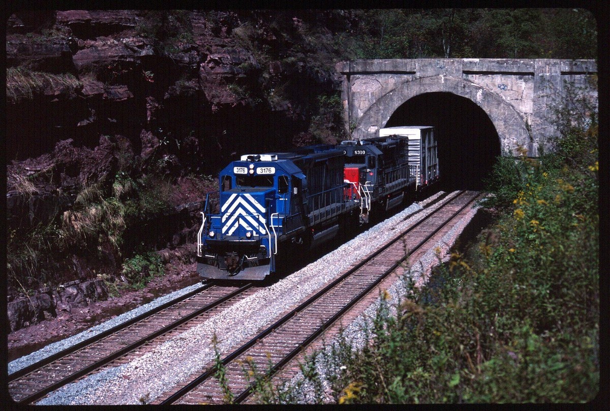 Original Rail Slide - CEFX Leasing 3176+ Sand Patch PA 9-21-2004