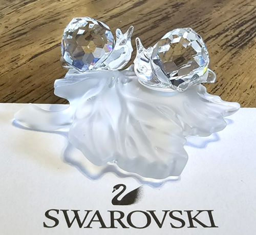🐌 Swarovski Crystal 2001 Two Baby Snails on a Frosted Vine Leaf Figurine, Logo - Bild 1 von 22