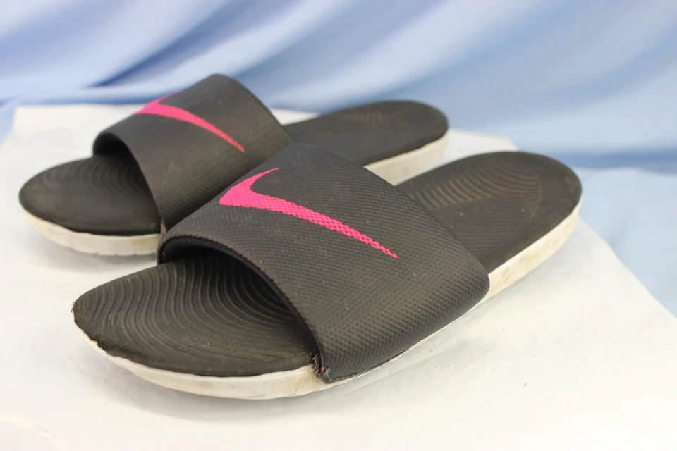 NIKE sliders YOUTH SIZE 8M black FLIP FLOPS rubber Foto 2 de 4