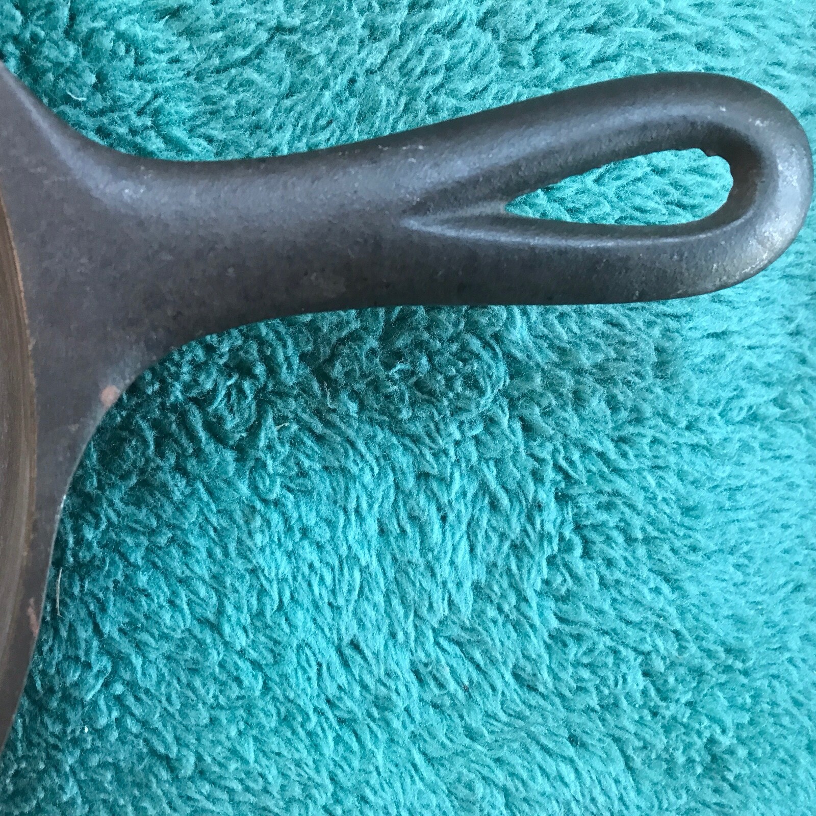 Griswold Cast 9 Cast Iron Skillet with Slant Logo, "Erie" 710 H Heat