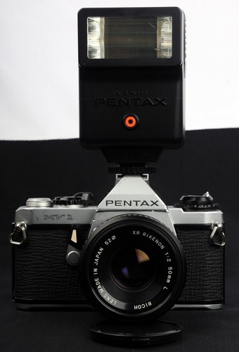 Pentax MV 1 Chrome 35mm Film SLR c/w Rikenon L 50mm f/2 Lens & AF200S Kit - Picture 4 of 11