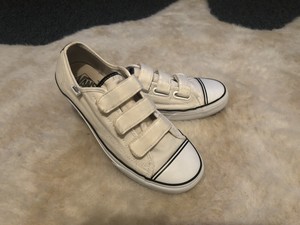 vans three strap