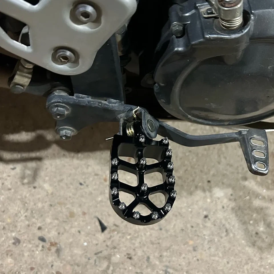 BLACK Foot Pegs Footpegs Footrest Foot For Suzuki RMZ250 RMZ450 RMX450Z RMZ - Imagem 2 de 4