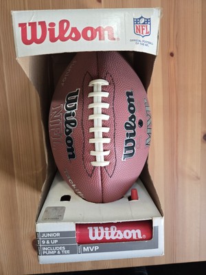 Wilson Football mit Pumpe und Tee