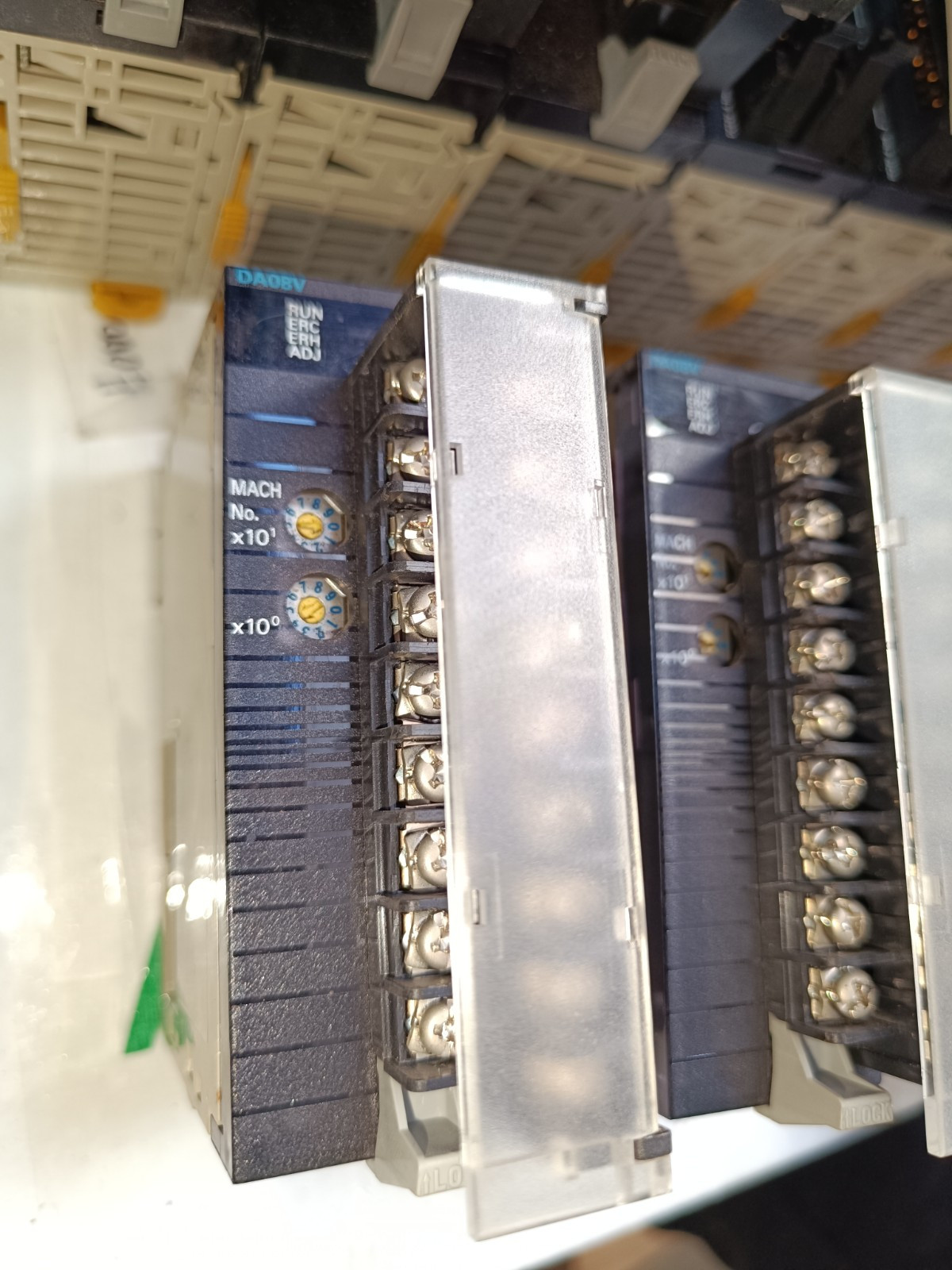 OMRON CJ1W DA08V , ENVÍO RÁPIDO!! FACTURA INVOICE GARANTÍA