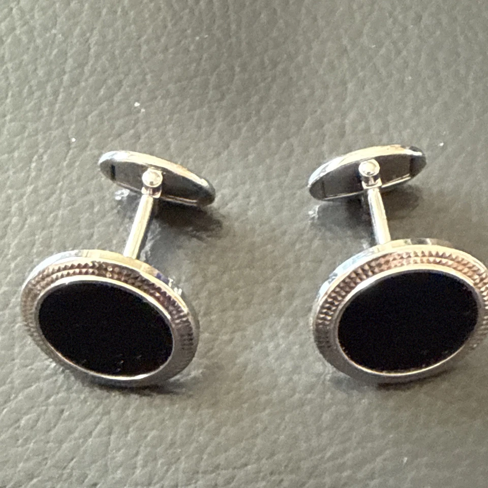 Abotoaduras PATEK PHILIPPE OURO BRANCO 18k e esmalte preto - Imagem 2 de 4