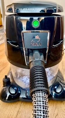 hyla est vacuum black, wet, ambient cleaning system.