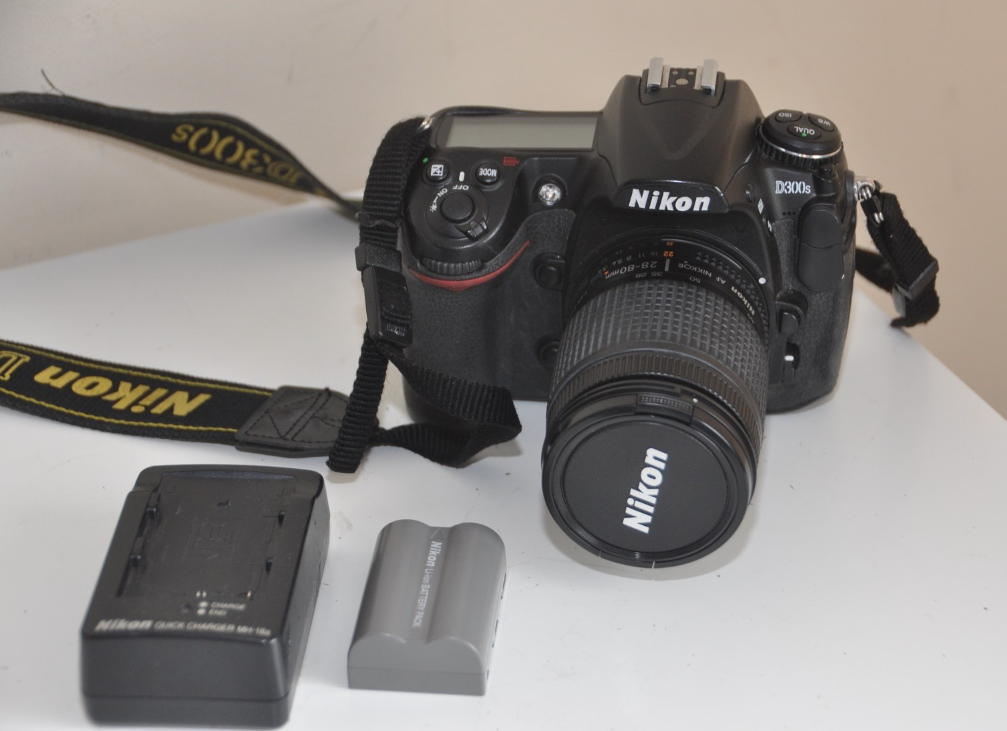 Nikon D300S Digital Camera With genuine Charger & Battery and Nikon 28 80mm Lens