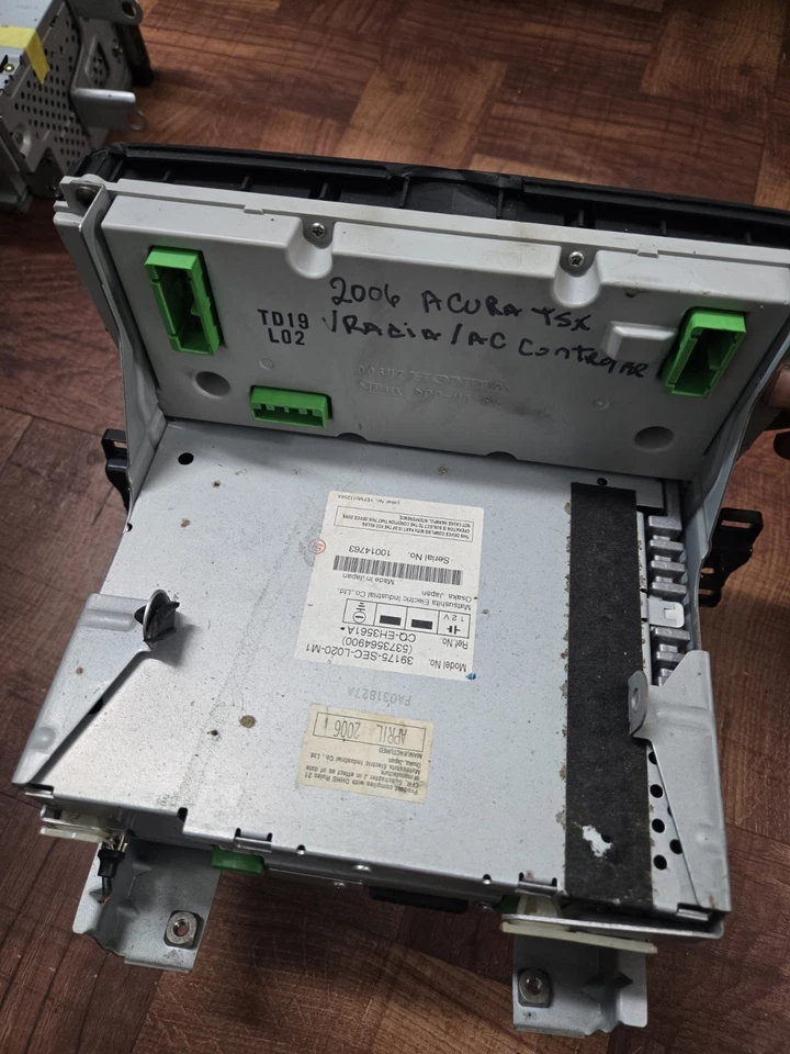 2006 Acura TSX rádio OEM e controle climático AC – sistema de som premium - Imagem 2 de 2