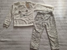 Lipsy Girls White & Grey 3D Cat Soft Touch Fleece Pyjamas. Age 5-6 Years