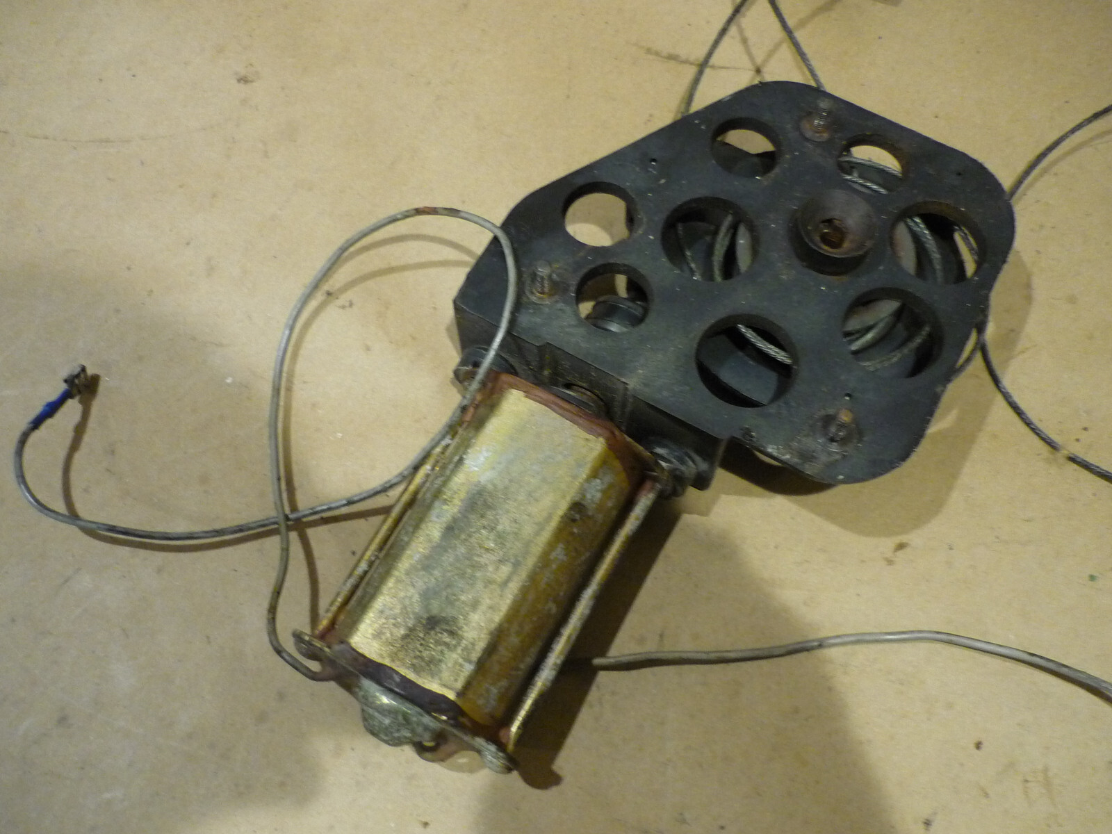 Ferrari Testarossa - RH Door Window Lift Assy With Motor - P/N 61510400