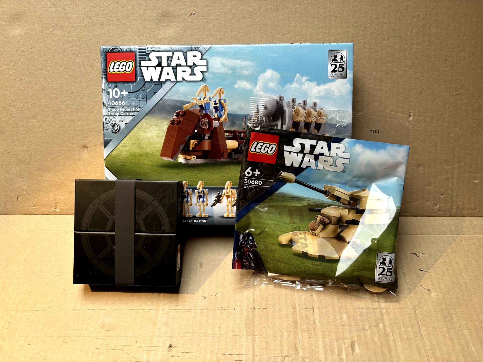 Lego Trade Federation Troop Carrier, AAT + Yavin Coin (40686, 30680, 5008818)
