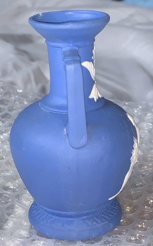 Antique Cobalt Blue Jasper Ware 4” Vase Japan. - Picture 4 of 12