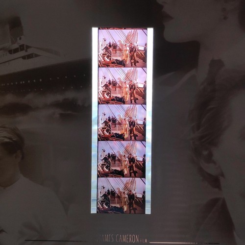 Titanic VHS Big Box Mit 35mm Filmrolle & 8 Sammelkarten 1998 - Picture 5 of 13