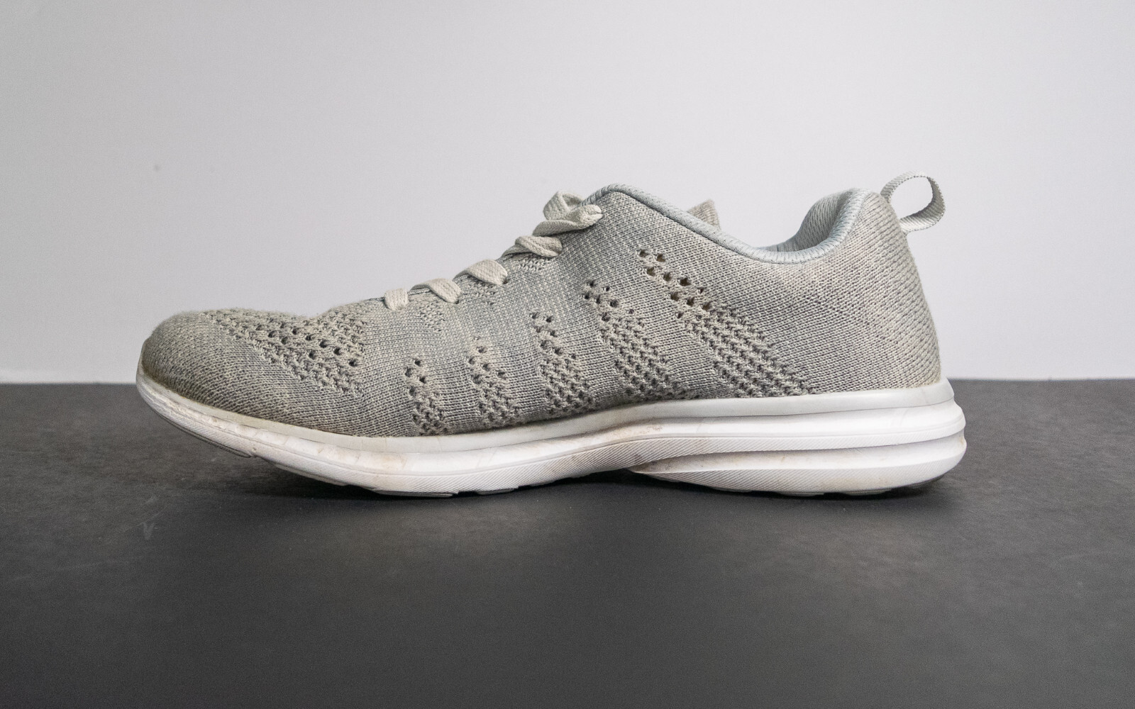 SAOLA Scarpe APL Techloom Pro Vegan uomo corsa viaggio atletica maglia grigio bianco taglia 9