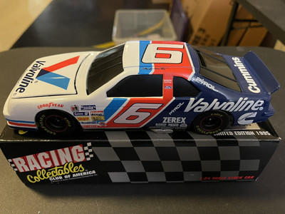 1995 RCCA - #6 Mark Martin - Valvoline - Roush Racing - 1/24 Scale Diecast Bank