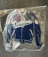 Los Angeles Dodger Pins 76- Set Of 7 Pins And Collectibles.