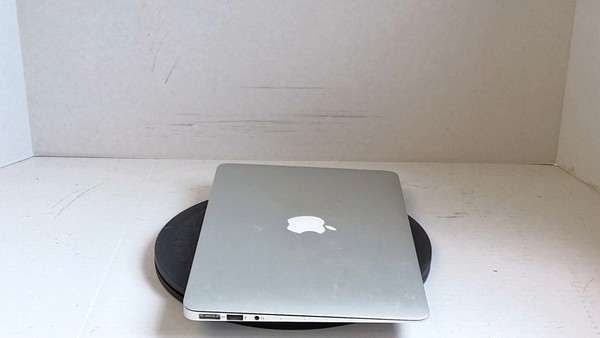 Apple MacBook Air A1465 i5-1.4GHz 4GB MEM 128GB SSD 5