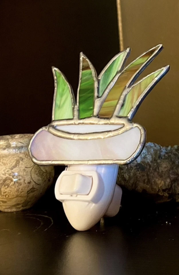 Houseplant Night Light, Stained Glass Flower Pot , Wall plug in, Handmade Foto 2 de 2