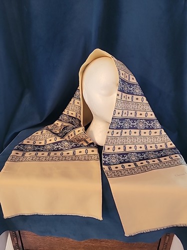 Beautiful Christian Dior Reversible Yellow Wool and Blue Silk Scarf - Rectangle - Picture 2 of 10
