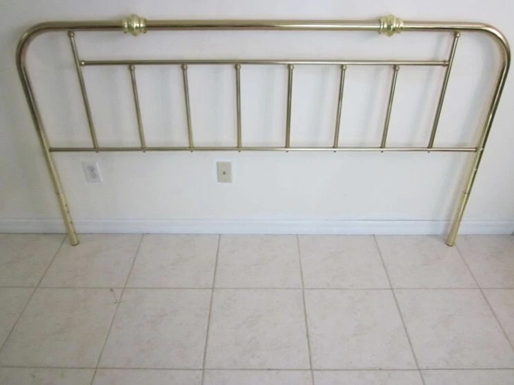 Cabecero tamaño king de latón dorado Foto 4 de 4
