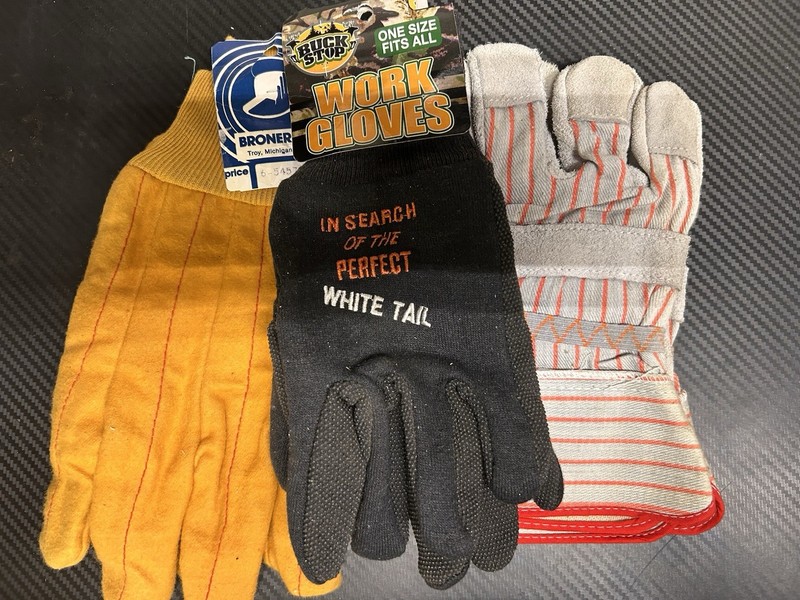 Men’s Work Gloves. Approximately 30 Pairs X-Large, Large, And One Size Fits All