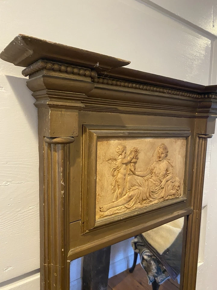 Espejo Federal Giltwood Trumeau, relieve clásico, vidrio de mercurio ondulado c.1800-25 Foto 3 de 4