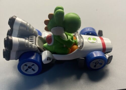 2018 Hot Wheels Mario Kart Die-Cast Yoshi Car - Picture 1 of 5