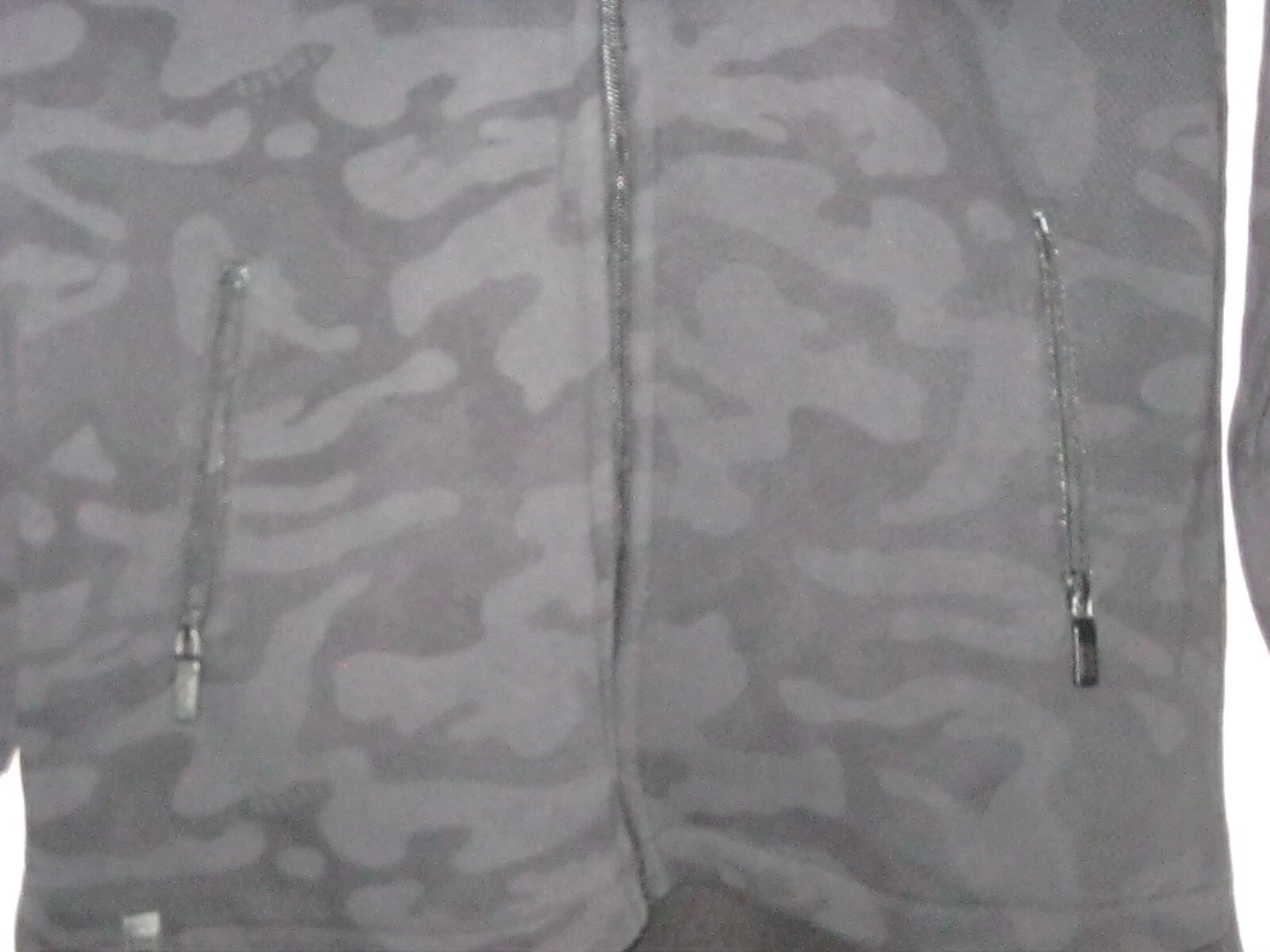 VETEMENTS ABBIGLIAMENTO MASCALZONE FELPA CON CAPPUCCIO MIMETICA CON RETRO IN PILE. Taglia LB. Circa 12 13. Nuovo senza etichette.