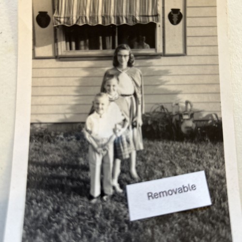 1960s Photo Siblings Family Snapshot VTG B&W Young Boy And Girl With Older Sis. - Picture 2 of 5