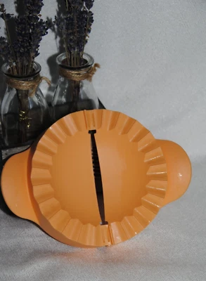 🌟TUPPERWARE Chausson Party Orange Grand Moule Empanadas Amuses Bouche Chaussons - Photo 1/4