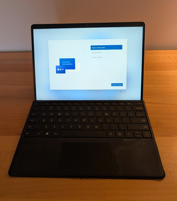 Microsoft Surface Pro 8 I7-1185G7 3.0GHz, 16GB RAM, 512GB SSD, Charger, Keyboard