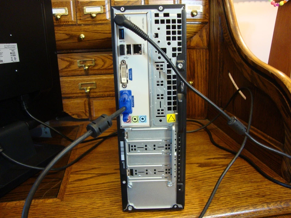 HP 450-a114 SFF Desktop PC w/Intel Celeron J1800 2.41GHz 8GB RAM 500 GB Bundle - Image 3 of 4