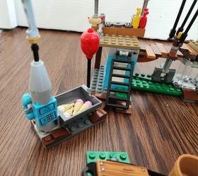 LEGO The Angry Birds Movie: Pig City Teardown 75824, Bird Island Egg Heist 75823