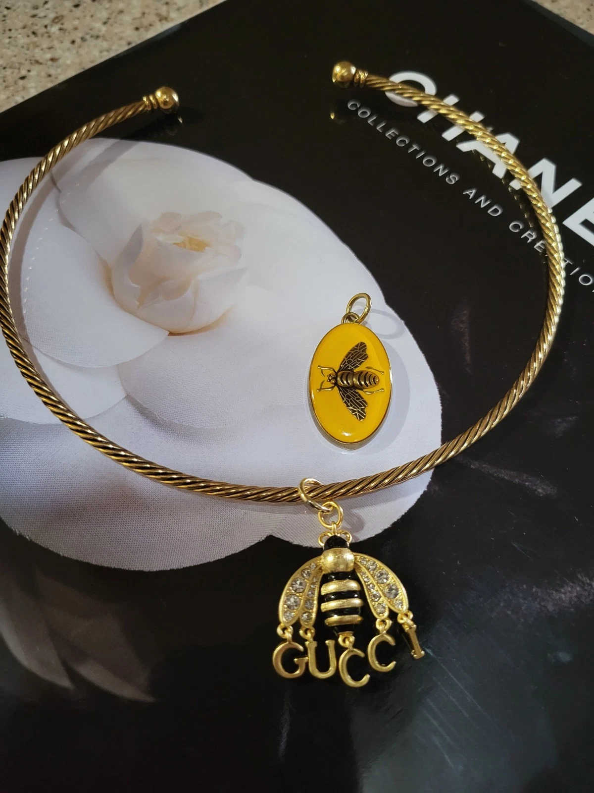 2 ciondoli GUCCI cerniera pull ape su un girocollo 16" cavo ritorto senza marchio