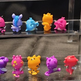LOT OF 21 HATCHIMALS COLLEGGTIBLES COLLECTIBLES CUTE MINIATURE SERIES FIGURES