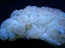 KB: FANTASTIC FL. & PHOS. BLUE/WH SW & PINK LW ARAGONITE XLS. FROM SICILY, ITALY