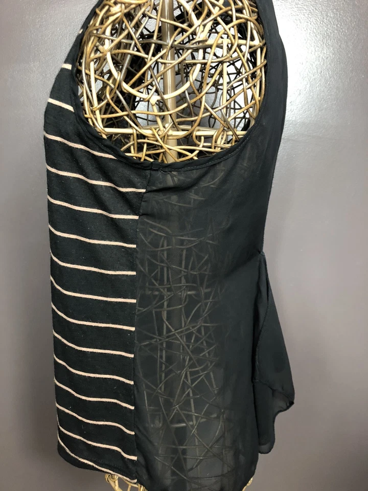 Regata listrada Double Zero preta e marrom com costas abertas transparentes tamanho pequeno - Imagem 3 de 4